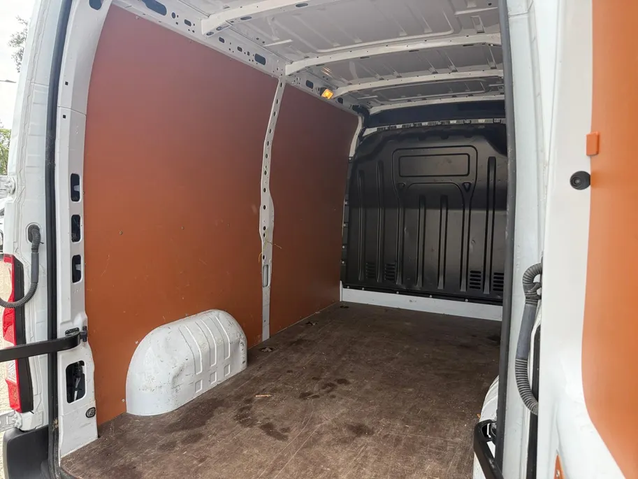 Renault Master T33 2.3 dCi 135 L2H2 Work Edition *BPM VRIJ!*Navi+Camera*Airco*Parkeersensoren*Betimmerd Laadruimte*Trekhaak