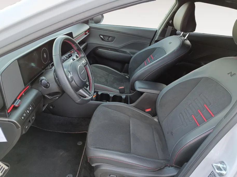 Hyundai Kona 1.6 GDI HEV N Line Sky | Apple Carplay/Android Auto | Kunstlederen/suede bekleding | Lichtmetalen velgen 5-spaaks 18 | Schuif/kanteldak