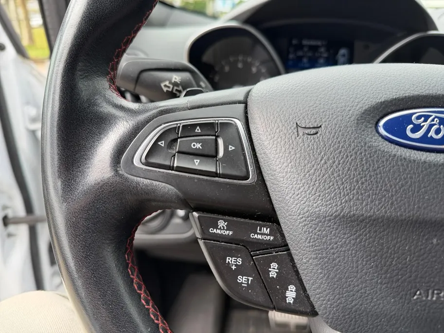 Ford Kuga 1.5 EcoBoost ST Line | INCL.Winter en zomerset!! | Navigatie | NU Rijklaarprijs! Incl.12 Maanden, APK, Onderhoudsbeurt etc! Premiumpakket gratis!
