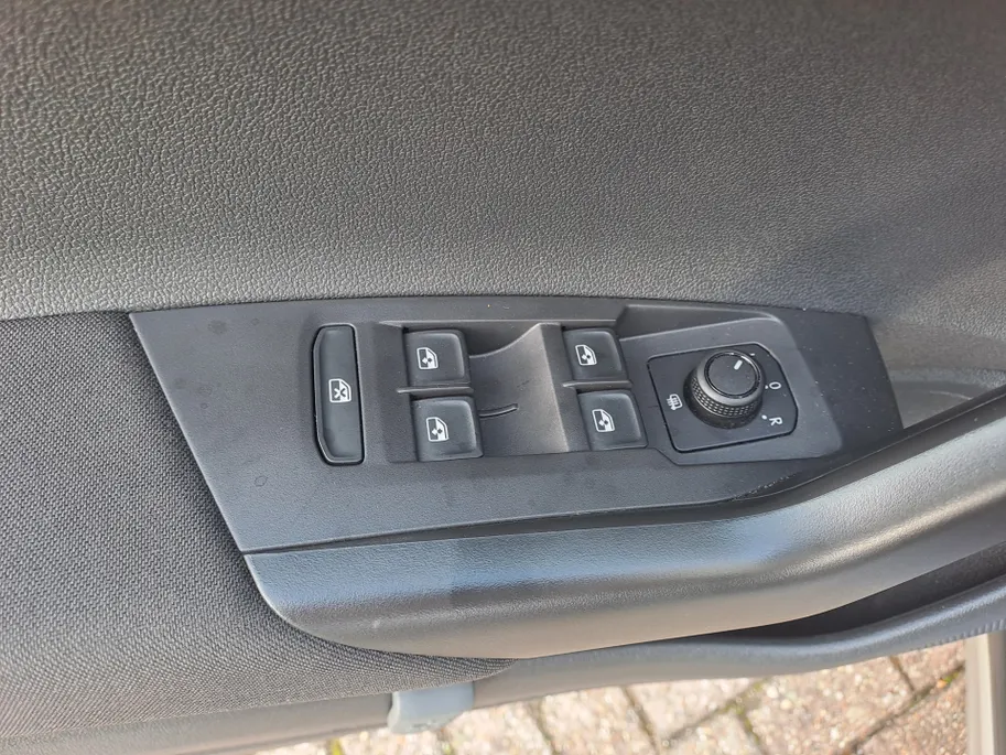 Volkswagen Taigo 1.0 TSI Life | Automaat | Apple Carplay/Android Auto | Navi  | Cruise control adaptief | Camera | Voorstoelen verwarmd