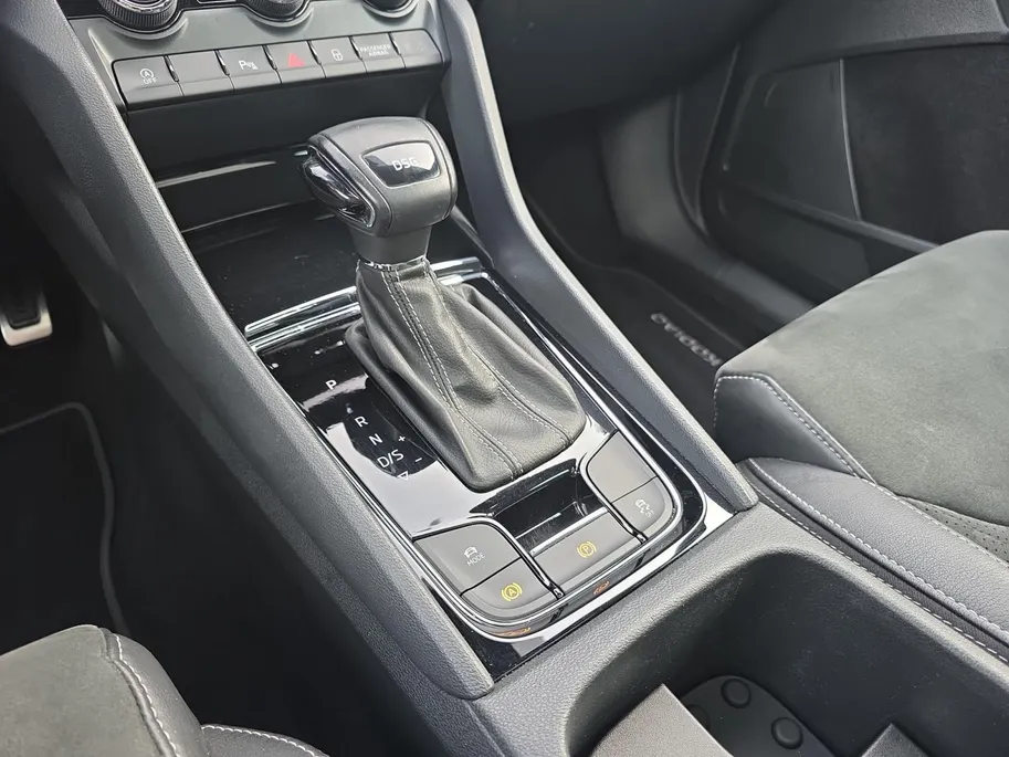 Škoda Kodiaq 1.5 TSI Sportline Business 7p. | Goed onderhouden! | Panoramadak | Trekhaak | Achteruitrijcamera | Elektr. Stoelen | 20'' velgen | 12 maanden garantie