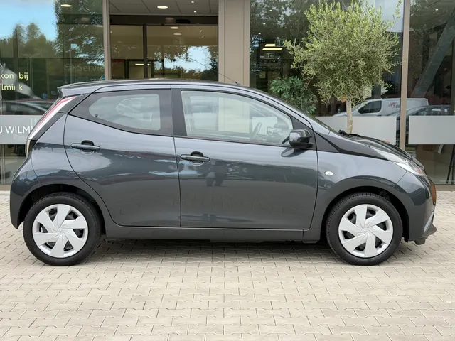 Toyota Aygo 1.0 VVT-i x-play | Android auto & Apple carplay | Navigatie | Airco |