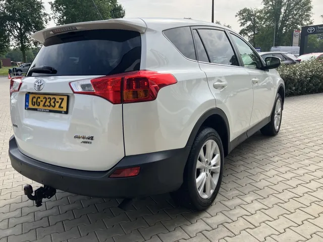 Toyota RAV4 2.0 Style 4WD | Trekhaak 1500kg | Navi |