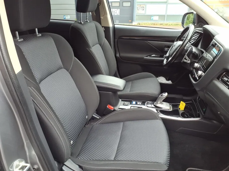 Mitsubishi Outlander 2.4 PHEV Pure Automaat | Trekaak | Andriod/Apple car play
