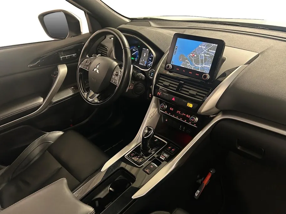 Mitsubishi Eclipse Cross 2.4 PHEV Prestige | All-Seasonbanden | Trekhaak + 13-Polige Stekker | Glazen schuif-/kanteldak |  Stoel- en stuurverwarming | Elektrisch verstelbare Voorstoelen   | Apple Carplay / Android Auto | Parkeersensoren Voor + Achter | Camera Achter | Cruise Cont