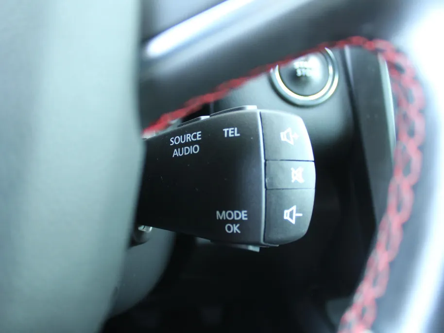 Renault Kadjar 1.3 TCe Black Edition | Trekhaak | Camera | Stoel-/voorruitverwarming | 19' LM | Navi | Clima | Bose Audio | Keyless | Dodehoek detectie | LED | BTW Auto |
