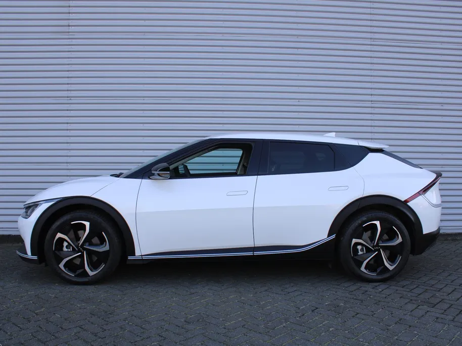 Kia EV6 Air 58 kWh | Trekhaak | 20' LM | Stuur-/stoelverwarming | Camera | Navi | Cruise adapt. | Dodehoek detectie |