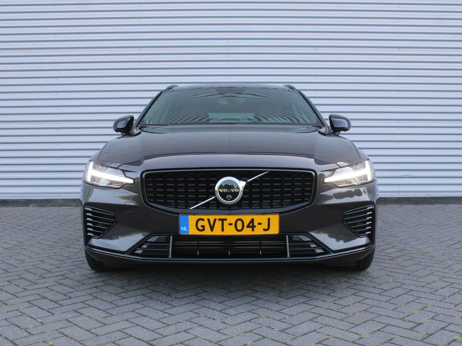 Volvo V60 2.0 T6 Plug-in hybrid AWD Plus Dark | Nappaleder | Trekhaak | HK audio | Schuifdak | Stuur-/stoelverwarming | Adap. Cruise | Dodehoek detectie | Geheugenstoelen | 360 Camera |
