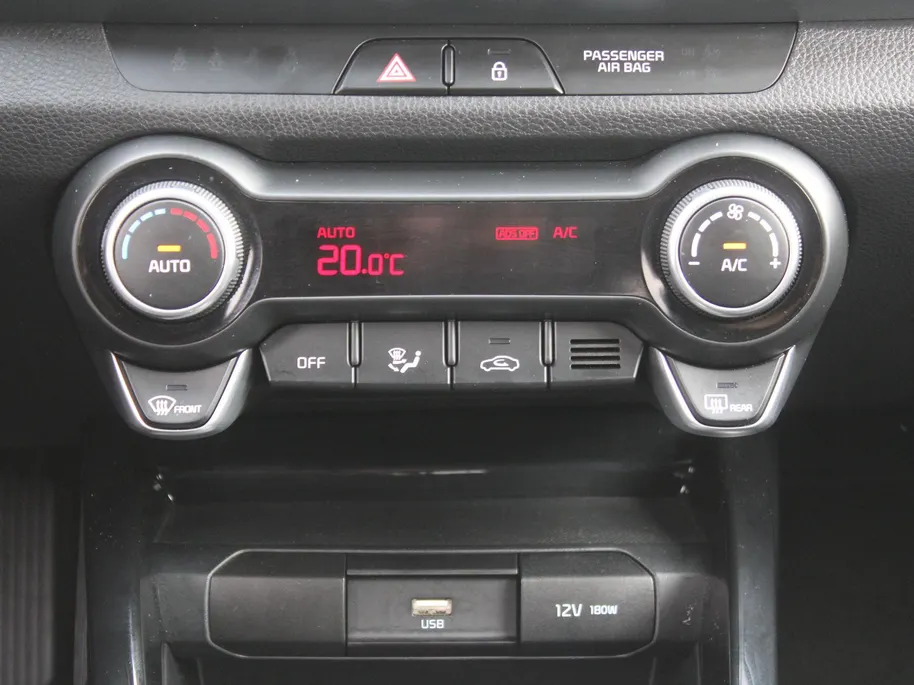 Kia Stonic 1.0 T-GDi MHEV DynamicPlusLine | Stuur-/stoelverwarming | Camera | Clima | Cruise | 16' LM | Navi | LED | Keyless |