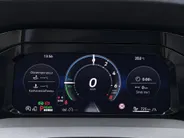 Volkswagen Golf 1.5 eHybrid Life Edition Panoramadak · Achteruitrijcamera · Draadloze telefoonlader · Stuur- & Stoelverwarming