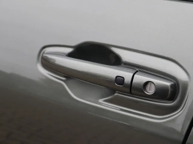 Toyota Urban Cruiser Dynamic 61 kWh | Stoel/Stuur Verwarming | Carplay |