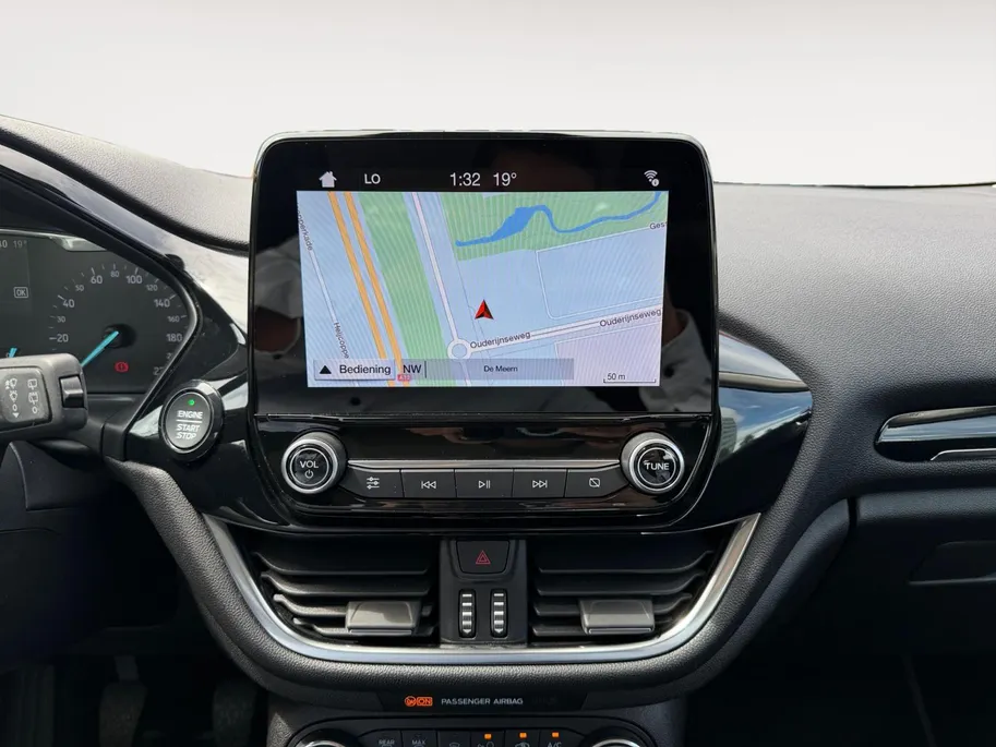 Ford Fiesta 1.0 EcoBoost Titanium |Apple Carplay/Android Auto| Trekhaak| Voorrutverwarming| 12 maanden Bovag garantie|