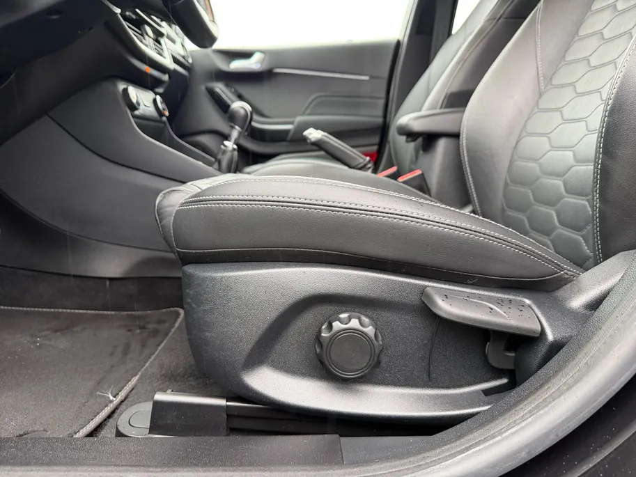Ford Fiesta 1.0 EcoBoost Vignale | Adaptieve Cruise Control | Dodehoek Detectie | Winter Pack | B&O Audio | Lederen Bekleding | Apple/Android Carplay |