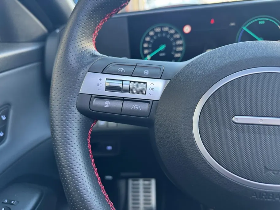 Hyundai Kona 1.6 GDI HEV N Line Sky | schuif-/kanteldak | Navi | Clima | 360 Camera | All Season banden | Stoel-/stuurverwarming | Elektrische achterklep