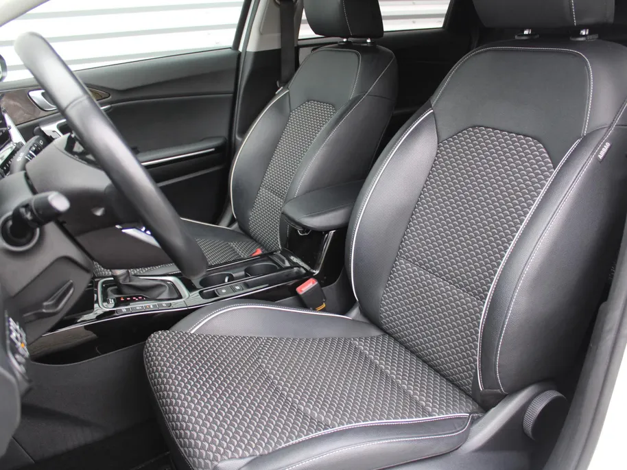 Kia Ceed Sportswagon 1.5 T-GDi MHEV DynamicPlusLine | Stoel- & stuurverwarming | Camera | LED | Navi | Elek. achterklep |