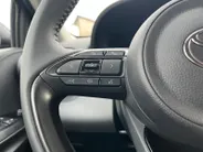 Toyota Yaris 1.5 Hybrid 115 Comfort | Parkeercamera | Climate control | Apple Carplay/Android Auto | Adaptive cruise control | LM-Velgen