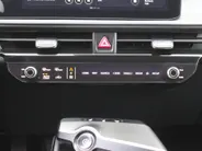 Kia EV6 Light Edition 63 kWh | Stuur-/stoelverwarming | Camera | 19' LM | LED | Adap. Cruise | Clima | Draadloze telefoonlader | 17% bijtelling |