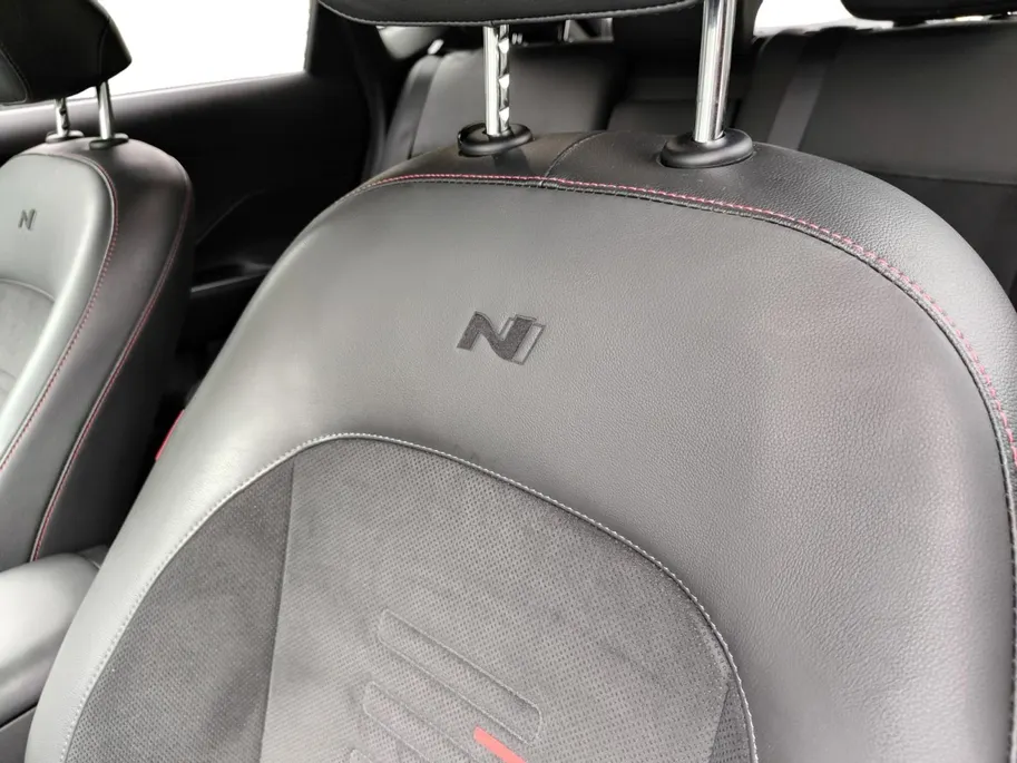 Hyundai Kona 1.6 GDI HEV N Line | Als nieuw! | Vol opties! | Climate Control | Incl. 12 maanden garantie, APK, Onderhoudsbeurt etc. Premiumpakket gratis! |