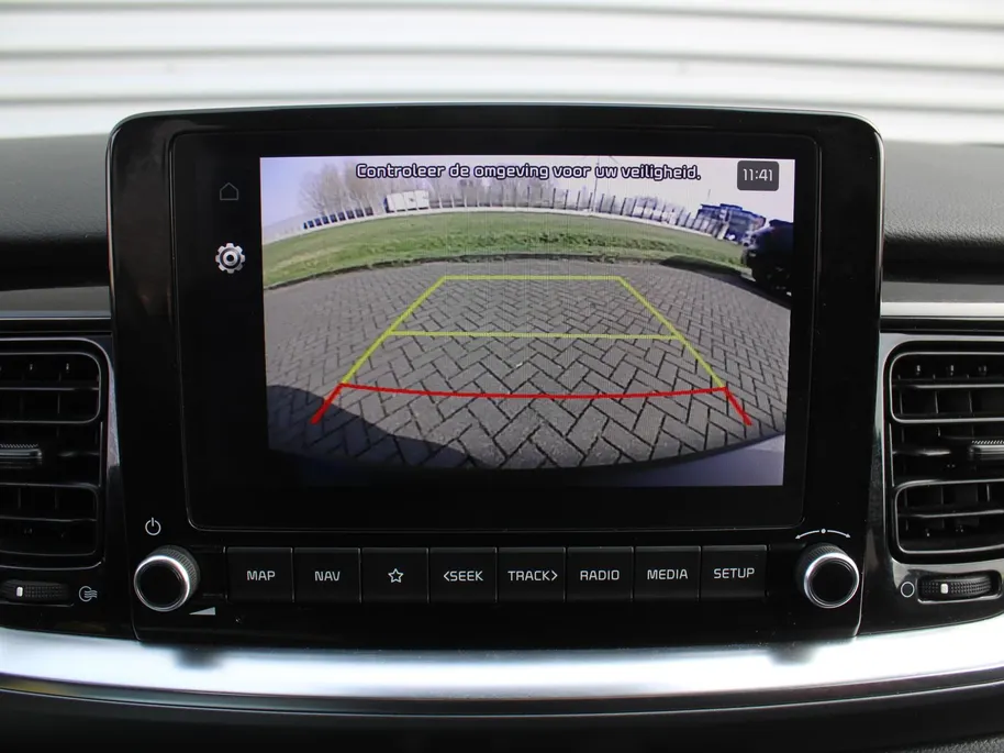 Kia Stonic 1.0 T-GDi MHEV DynamicLine | Stoelverwarming | Camera | Parkeersensor v+a | Clima | Navi | Apple Carplay/Android Auto | 15" LM | Cruise |
