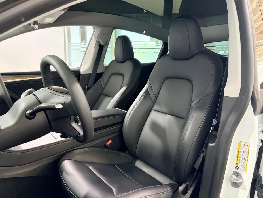 Tesla Model Y 351PK Long Range AWD 75 kWh Automaat | 1e eigenaar | Panoramadak | Basic Autopilot | 360 Camera | Stoelverwarming | Leder | Elektrische Achterklep | Elektrische Stoelen | Full LED |