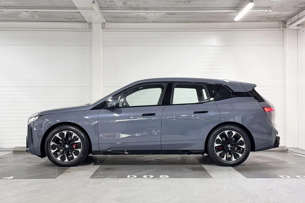 BMW iX xDrive60