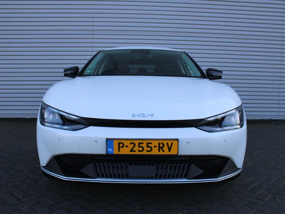 Kia EV6 Air 58 kWh | Trekhaak | 20' LM | Stuur-/stoelverwarming | Camera | Navi | Cruise adapt. | Dodehoek detectie |