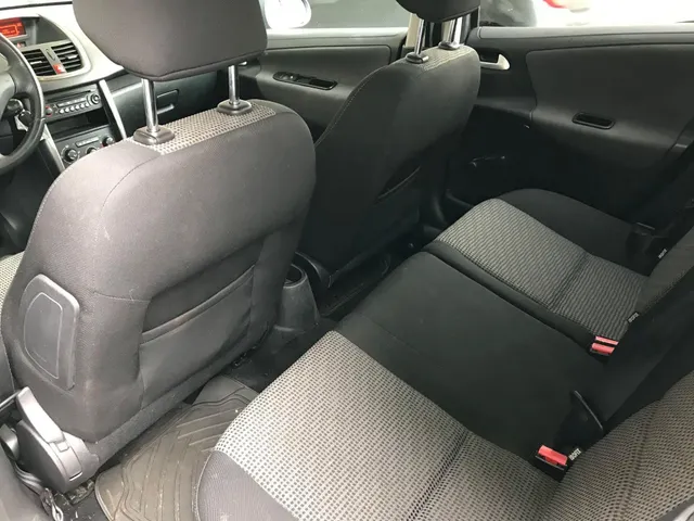 Peugeot 207 1.6 VTi Sportium