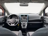 Toyota Verso-S 1.3 VVT-i Dynamic | Achteruitrij Camera | Panorama Dak | Parkeersensoren | Airco | Bluetooth | Hoge Instap | 12 Maanden Bovag Garantie