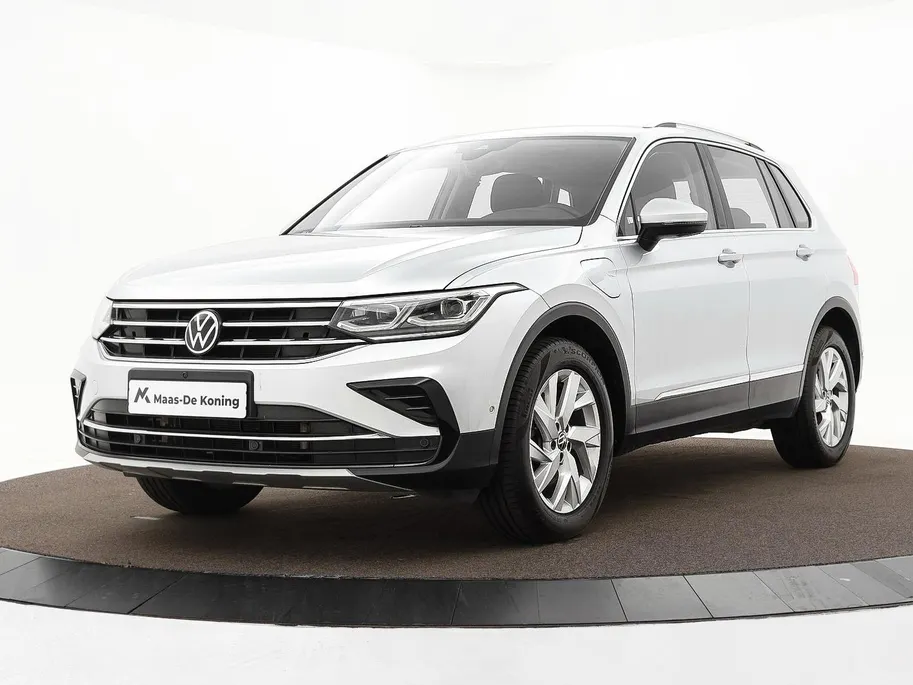 Volkswagen Tiguan 1.4 TSI 245pk DSG eHybrid Elegance · 360 Camera · Wegklapbare Trekhaak · Apple/Android Car Play · Dodehoek Detectie · 18'' Inch · Stoel & Stuurwiel verwarming ·