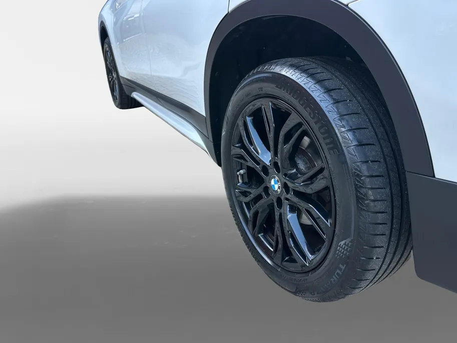 BMW X1 sDrive18i High Executive | Automaat | Head-Up Display | Automatische Achterklep | Panorama Dak | Stoelverwarming | Volledig Lederen Bekleding | Dealer Onderhouden | Camera | 12 Maanden BOVAG Garantie