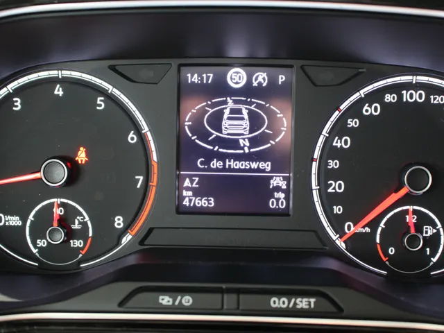 Volkswagen T-Cross 1.5 TSI DSG R-Line | Navigatie | PDC | 18 inch LM | Stoelverw.
