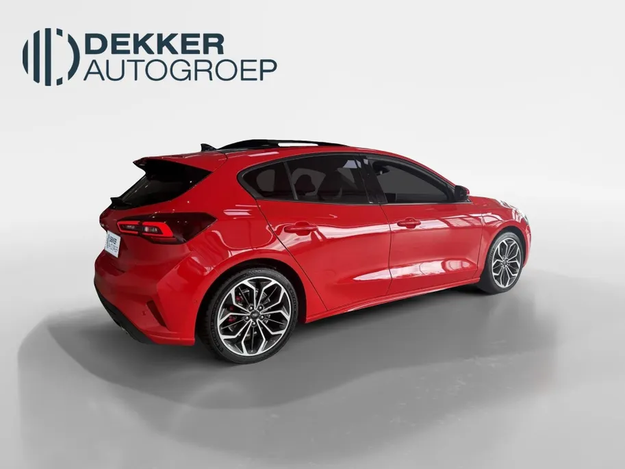 Ford Focus 1.0 EcoBoost Hybrid 125 pk ST Line X Panoramadak - Groot navigatie - 18inch LM Velgen - Driver Assistance Pack - Winter Pack - Race Red