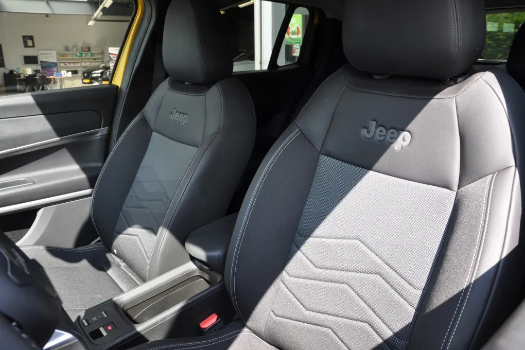 Jeep Avenger 1.2 e-Hybr Summit Great car, small price