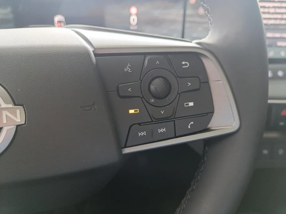 Nissan Leaf Evolve 52 kWh | WLTP 445km | Apple carplay & Android auto | 19inch LM Wielen | Climate contole | Glazen dak | V2L | Electrisch verstelbare stoelen| Bose audio | Head-up display |