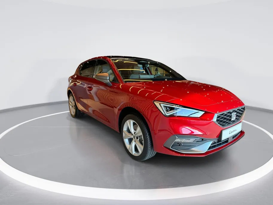 SEAT Leon FR Business 1.5 TSI eHybrid 150 kW / 204 PK Hatchb 6 versn. DSG | Panoramadak | matrix led | Safe & driving pack | 3000,- Herwaardering!