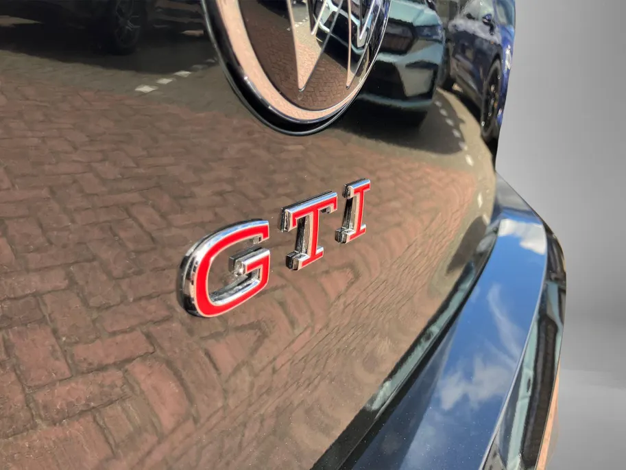 Volkswagen Golf 2.0TSI/265PK GTI DSG · Panoramadak · Camera · Trekhaak · Apple/Android Car Play · Garantie t/m 27-03-2030 of 100.000km