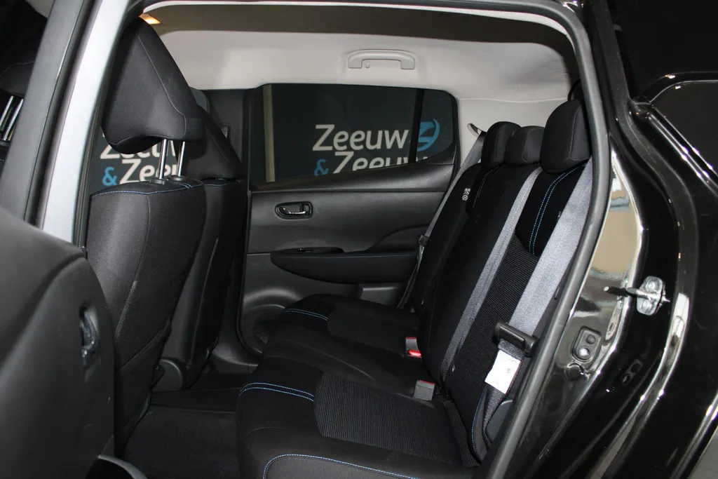 Nissan Leaf e+ N-Connecta 62 kWh | Stuur- en stoelverwarming | 385 WLTP | LM wielen | Adaptive cruise controle | 4seizoenenbanden | one pedal driving | Climate controle |