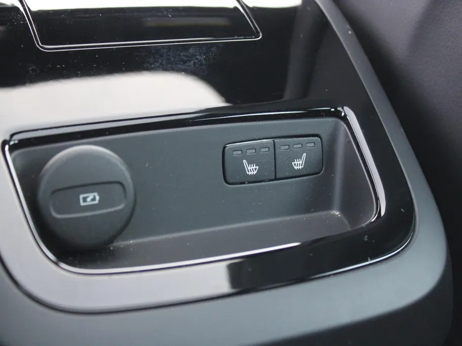 Volvo V60 2.0 T6 Plug-in hybrid AWD Plus Dark | Nappaleder | Trekhaak | HK audio | Schuifdak | Stuur-/stoelverwarming | Adap. Cruise | Dodehoek detectie | Geheugenstoelen | 360 Camera |