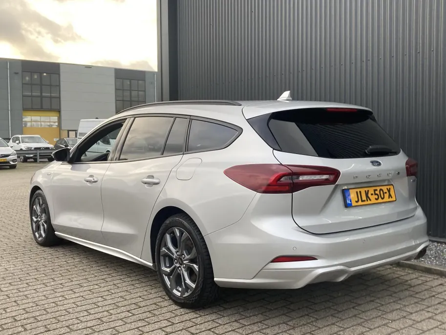 Ford Focus 1.0 EcoBoost Hybrid 125 pk ST Line Wagon SYNC4  Groot Navigatie touchscreen -Winter Pack-Parkeersensoren voor en achter