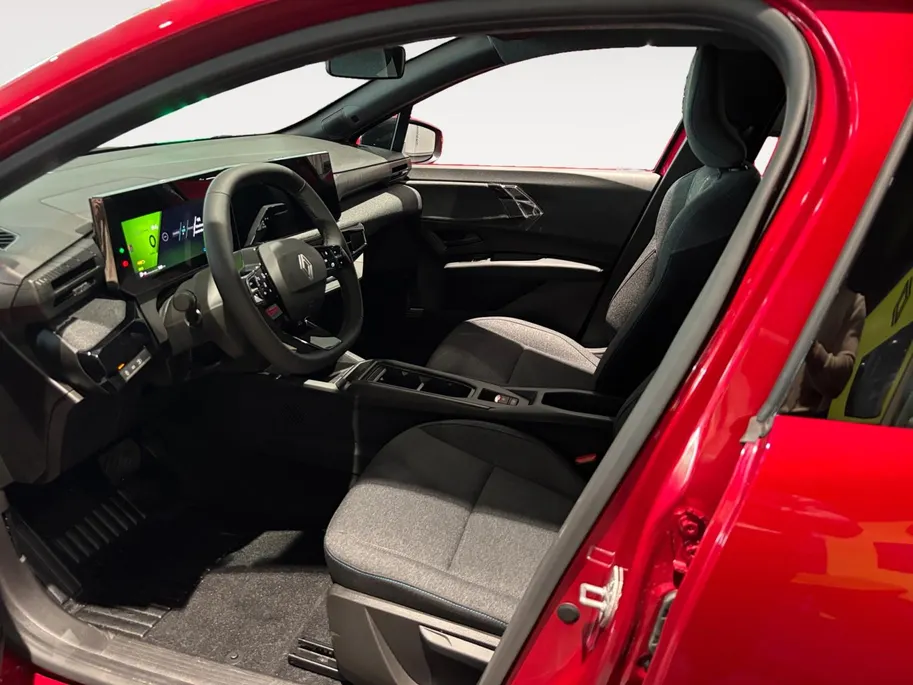 Renault Clio 1.8 Hybrid 160 evolution Direct uit voorraad leverbaar! | 5 jaar garantie | Staat in de showroom bij Renault Den Haag! |