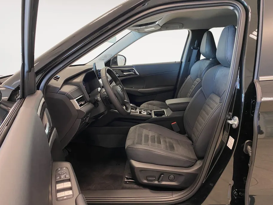 Mitsubishi Outlander 2.4 PHEV | INTENSE + | DIRECT LEVERBAAR | |ACTIEPRIJS INCL. € 6.000,- KORTING |