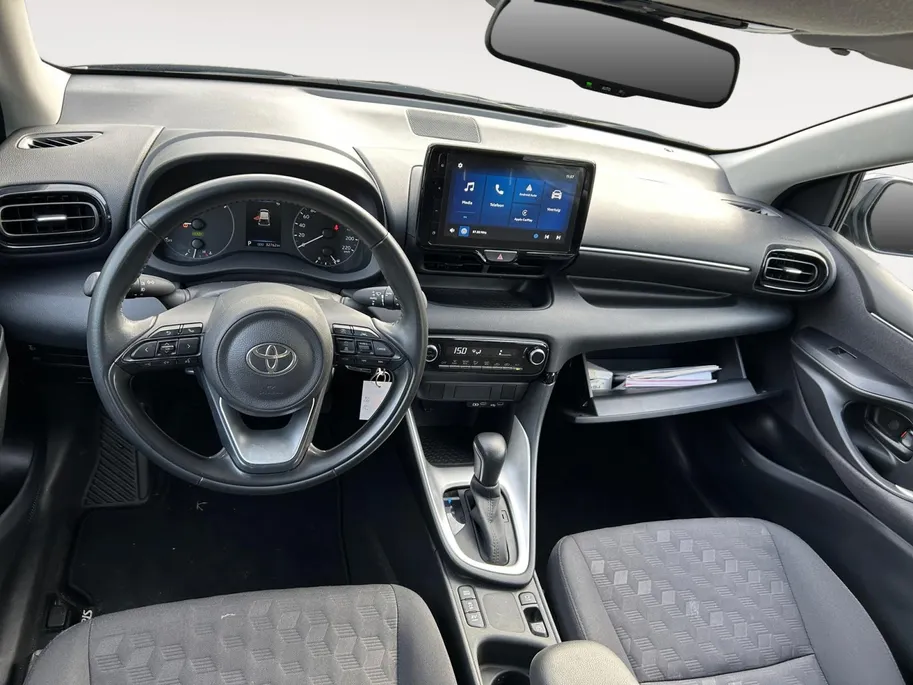 Toyota Yaris 1.5 Hybrid 115 Active | Super complete en leuke uitvoering! NU INCL. Premiumpakket gratis o.a. incl 12 maanden garantie! RIJKLAARPRIJS!!