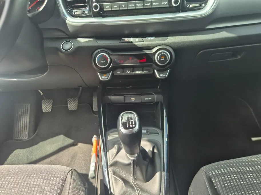 Kia Stonic 1.0 T-GDi MHEV DynamicPlusLine | Afneembare Trekhaak | Cruise Control | Climate Control | Navigatie | Camera | LM Velgen |