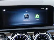 Mercedes-Benz A-Klasse 180 AMG Line l Panorama dak l Keyless entry l Achteruitrij camera l Stoelverwarming
