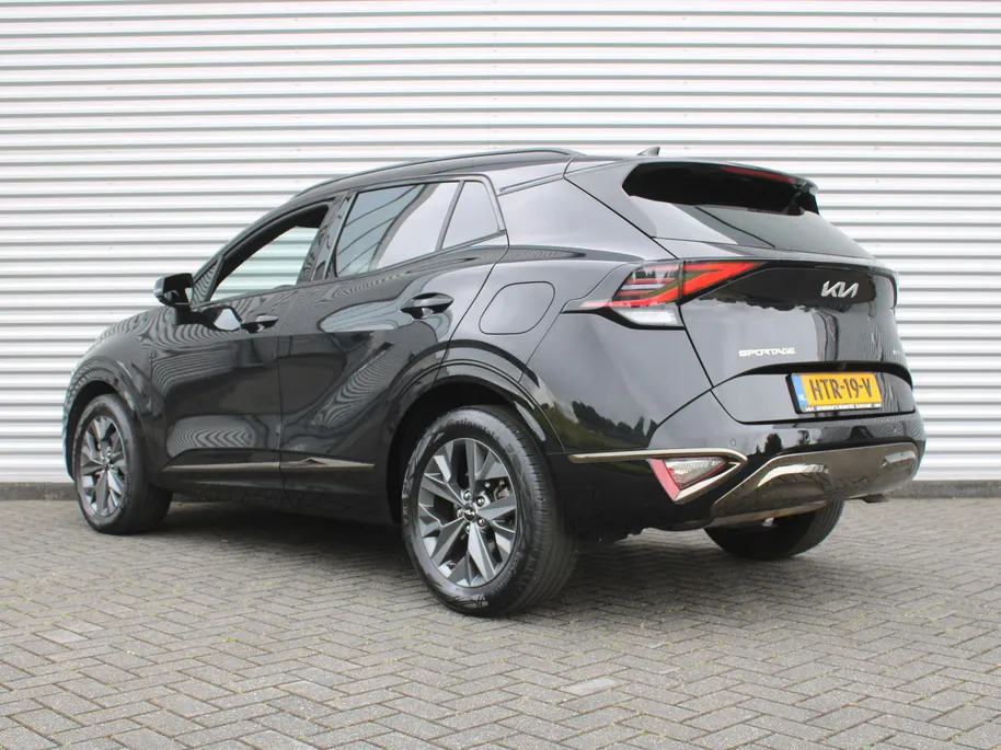 Kia Sportage 1.6 T-GDi Hybrid Dark Edition | Stuur-/stoelverwarming v+a | Camera | Elek. stoelverstelling | 18' LM | Cruise adapt. | Navi | Clima | Half leer/suède |