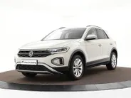 Volkswagen T-Roc 1.0 TSI 110pk Life · Camera · Apple/Android Car Play · Parkeer assistent · ACC · Clima · Draadloze Telefoonlader · Elek. Inklapbare Spiegels · Garantie t/m 28-03-2028 of 100.000km