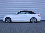 BMW 1 Serie Cabrio 118i Executive | M-Pakket | Stoelverwarming | 17' LM | Windscherm | Parkeersensor v+a | Trekhaak | Navi | Leer | Xenon | Clima |