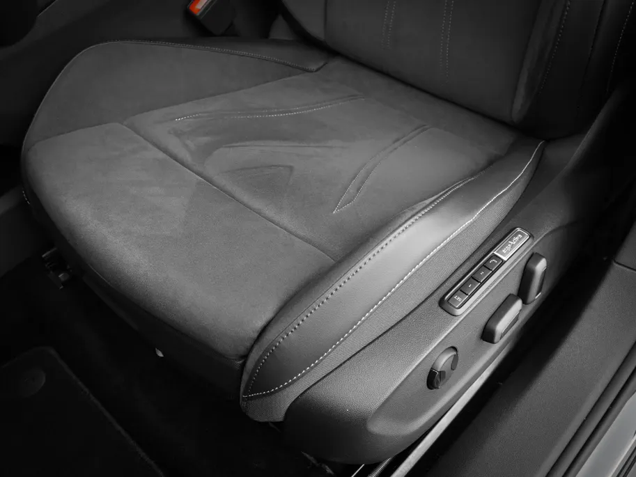 Volkswagen ID.7 Tourer Pro Limited Edition 77kWh 286pk · Navigatie · 360 camera · Trekhaak · 20' LM velgen