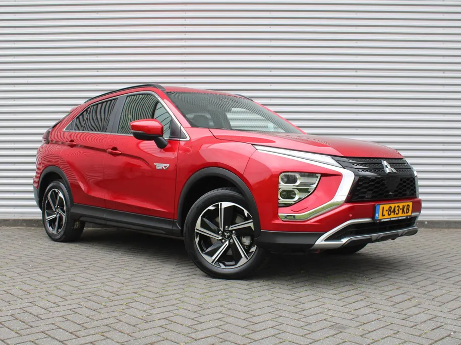 Mitsubishi Eclipse Cross 2.4 PHEV First Edition | Camera rondom | Stuur/stoelverwarming v+a | HUD | Winterset op LM | Dakdragers |