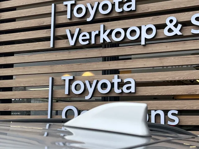 Toyota Yaris Cross 1.5 Hybrid 130 Dynamic | Stuur en Stoelverwarming | All Seasons